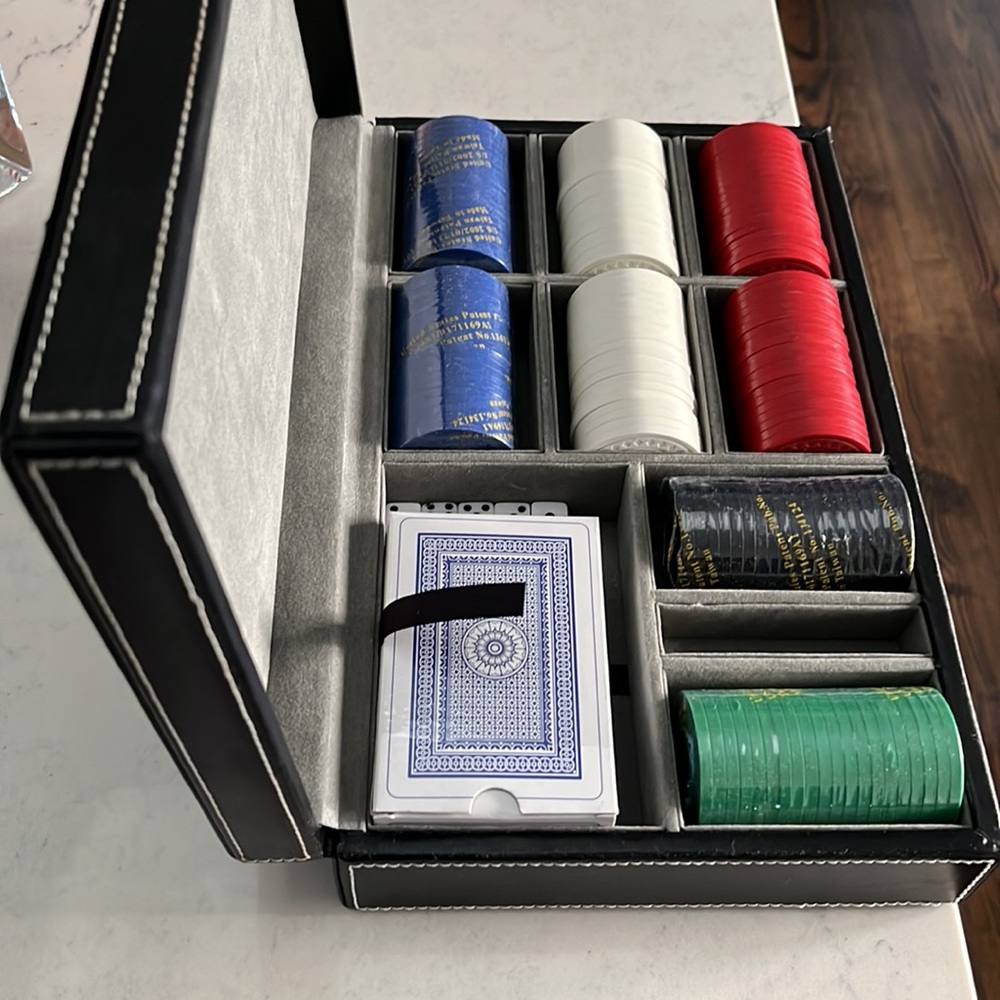 Leather cased poker game box like new - Picture 8 of 8